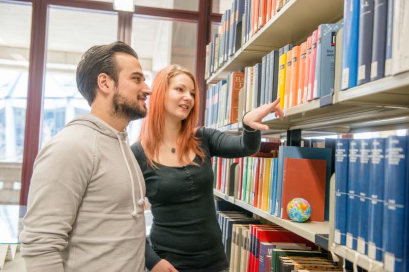 <div>
Schüler bekommen Tipps, wie sie in der Bibliothek der RUB nach Literatur suchen können.</div>