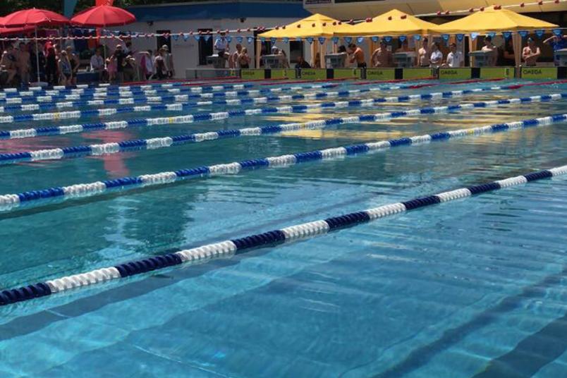 Schwimmbecken