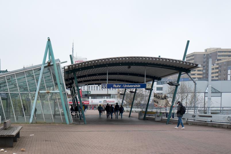 Eine Bahnhaltestelle