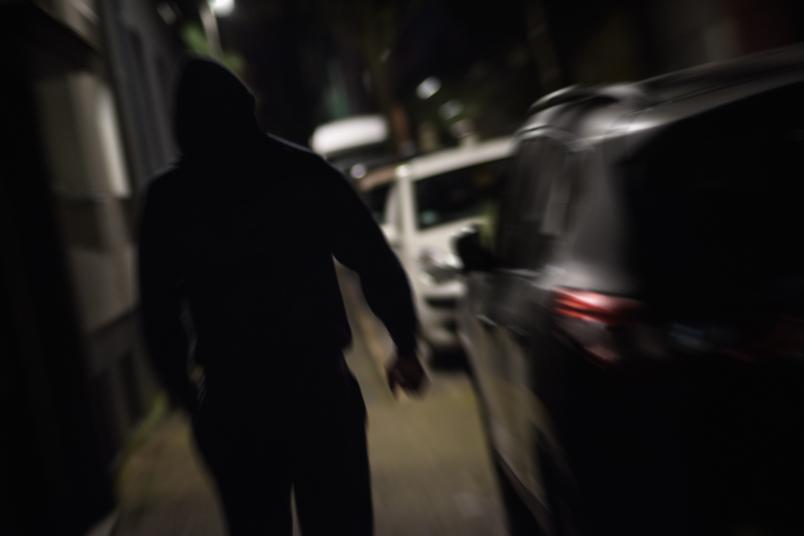 Auf dunklen Straßen fühlen viele Menschen sich weniger sicher als in der eigenen Wohnung. Dabei gibt es dafür keinen rationalen Grund.