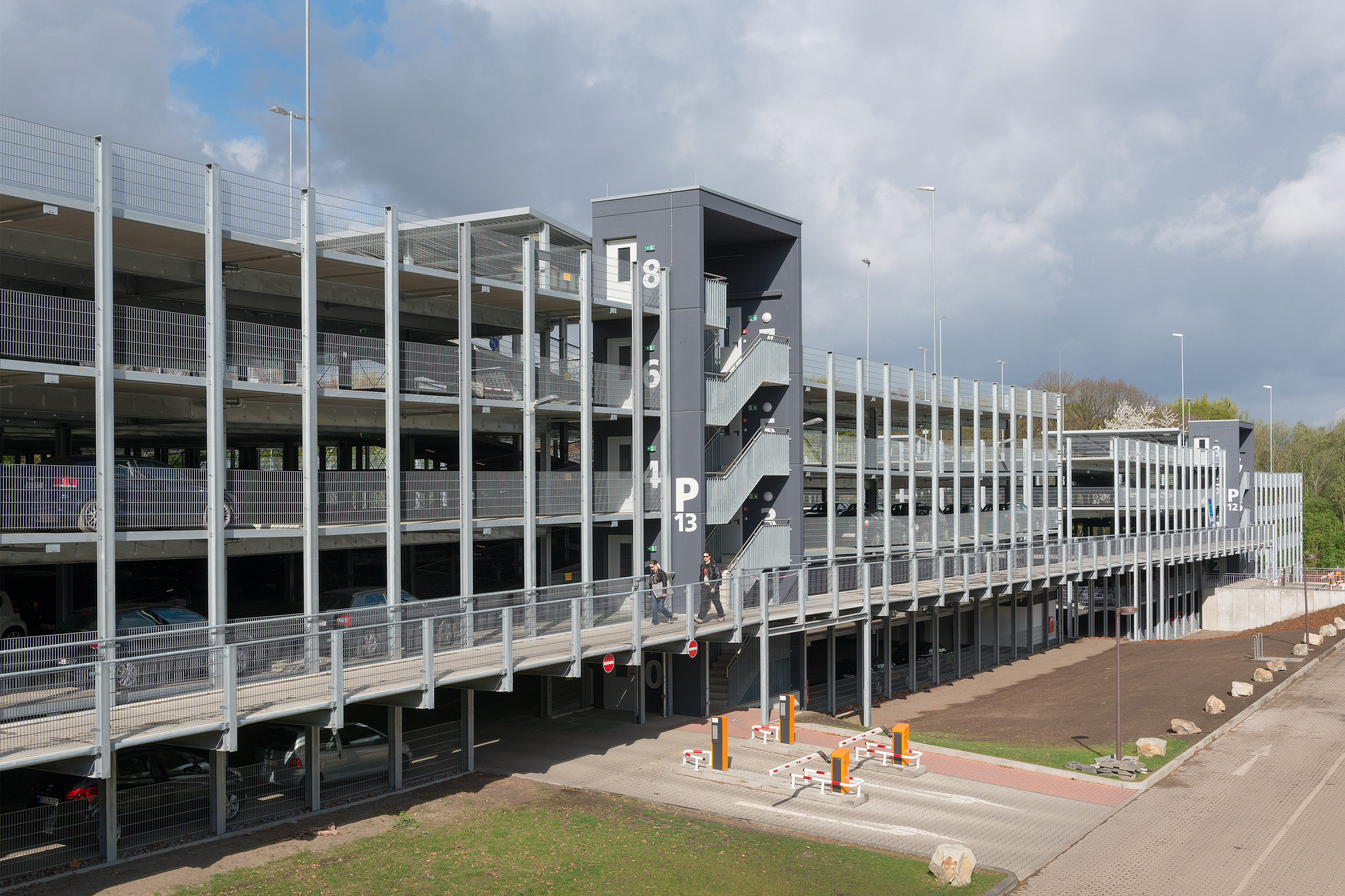 Das moderne Parkhaus West.