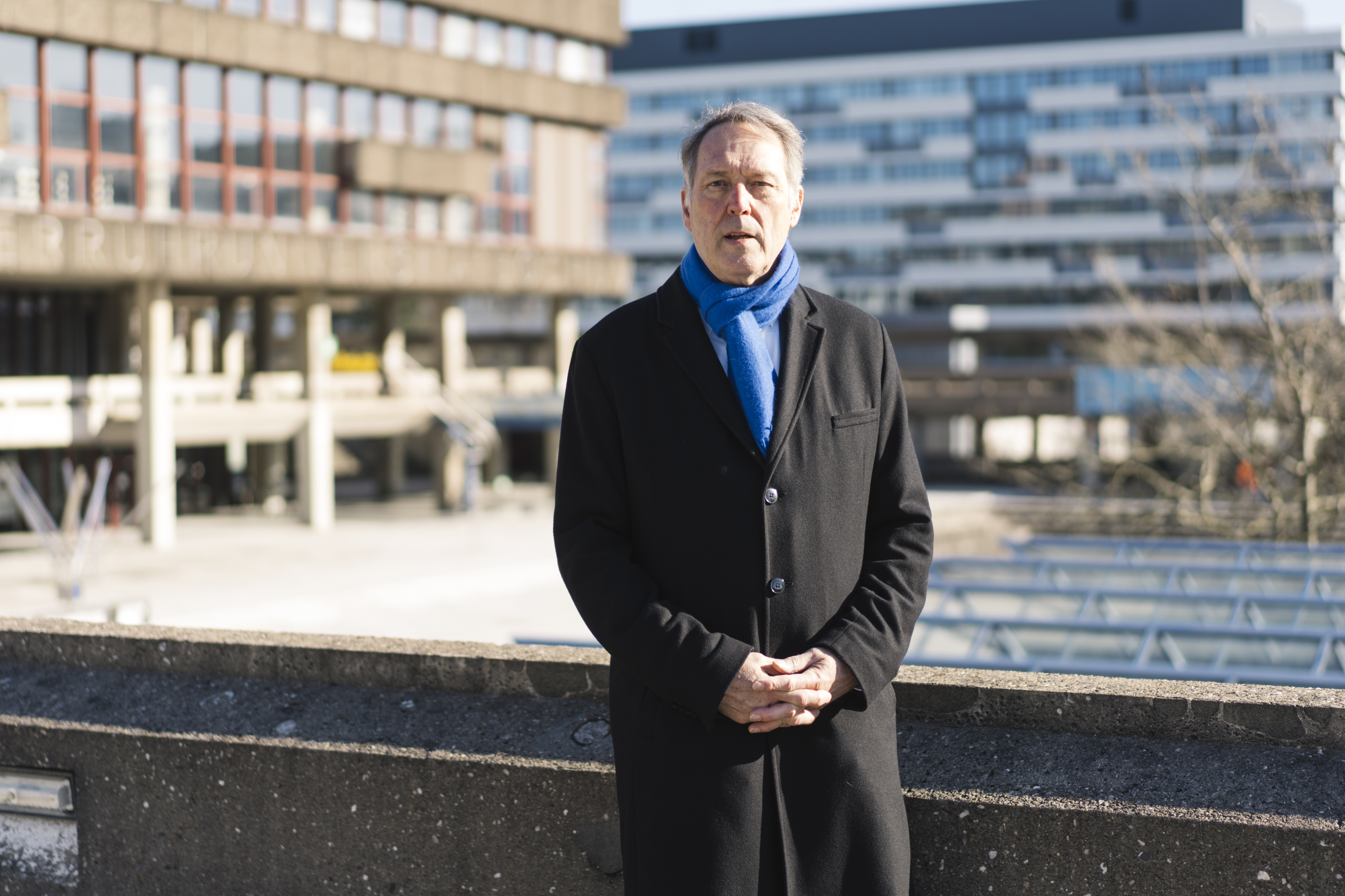 Rektor Schölmerich allein auf dem Campus