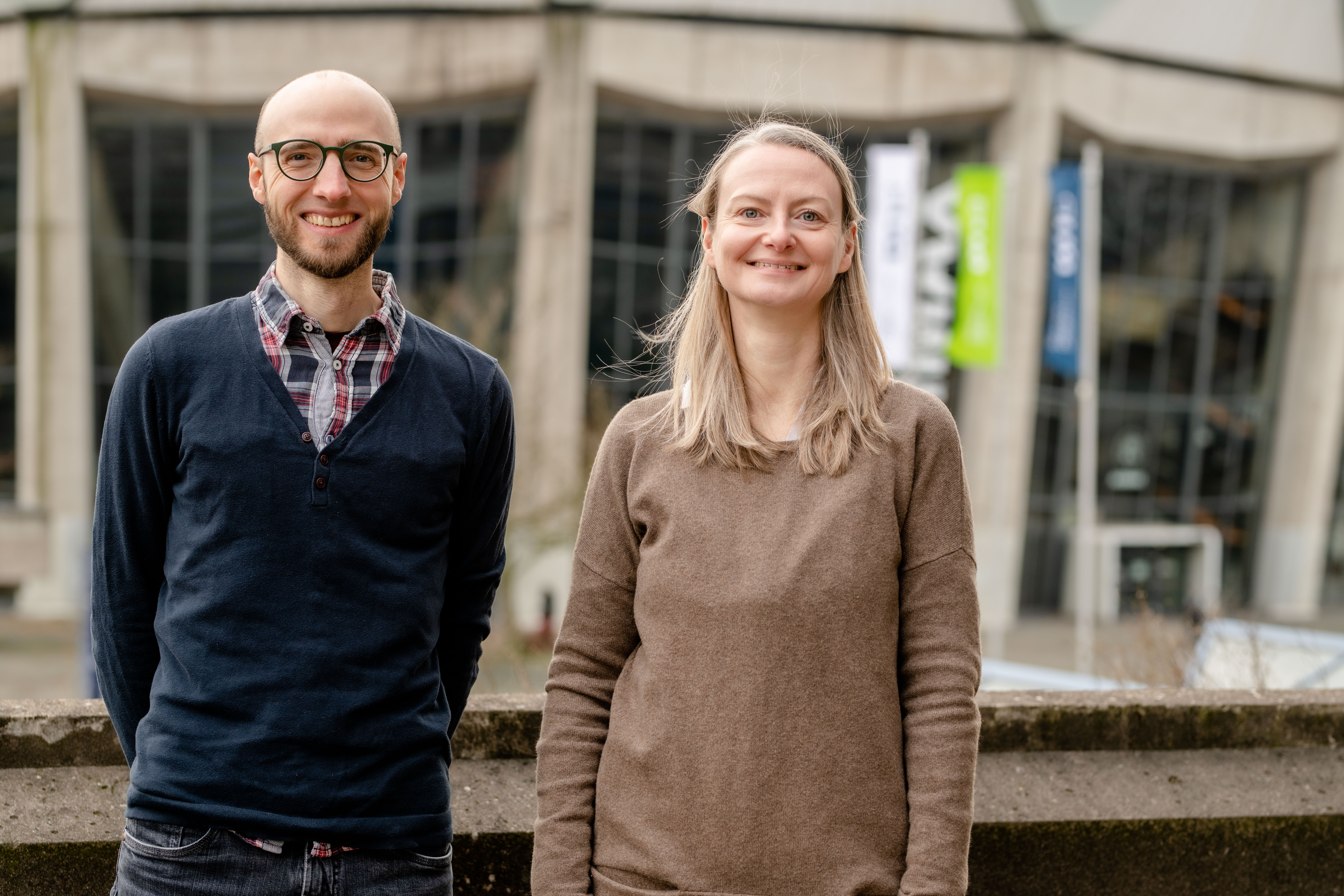 Katja Schmidtpott und Frederik Elwert teilen sich die Sprecherfunktion des Netzwerks Digital Humanities der RUB.