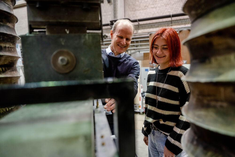 Prof. Mark und Rebecca Pittnauer im Gespräch. 