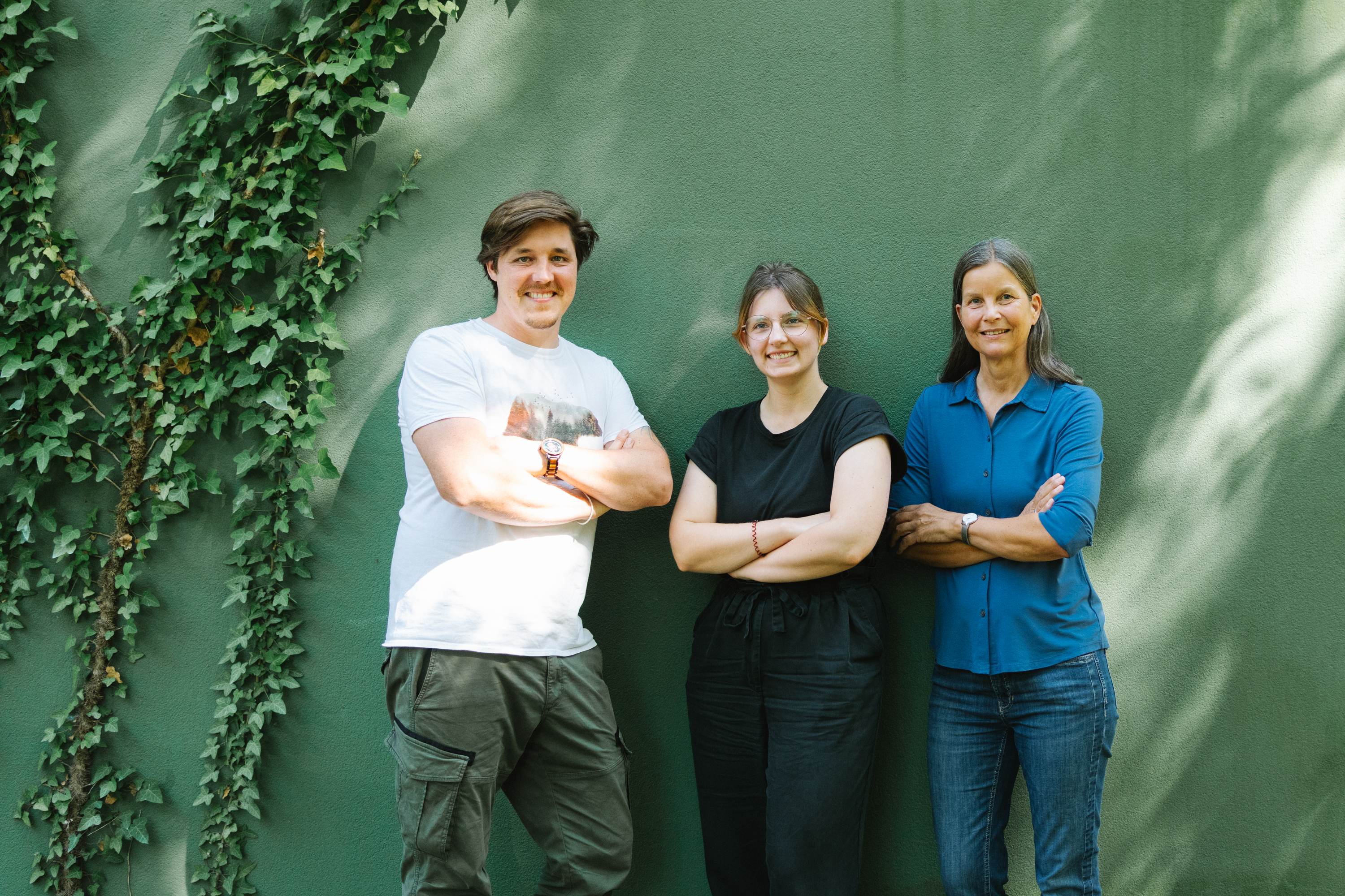  Dominique Stolle, Lena Osterhoff und Danja Schünemann (von links) befassen sich mit den Details der Fotosynthese. © RUB, Kramer