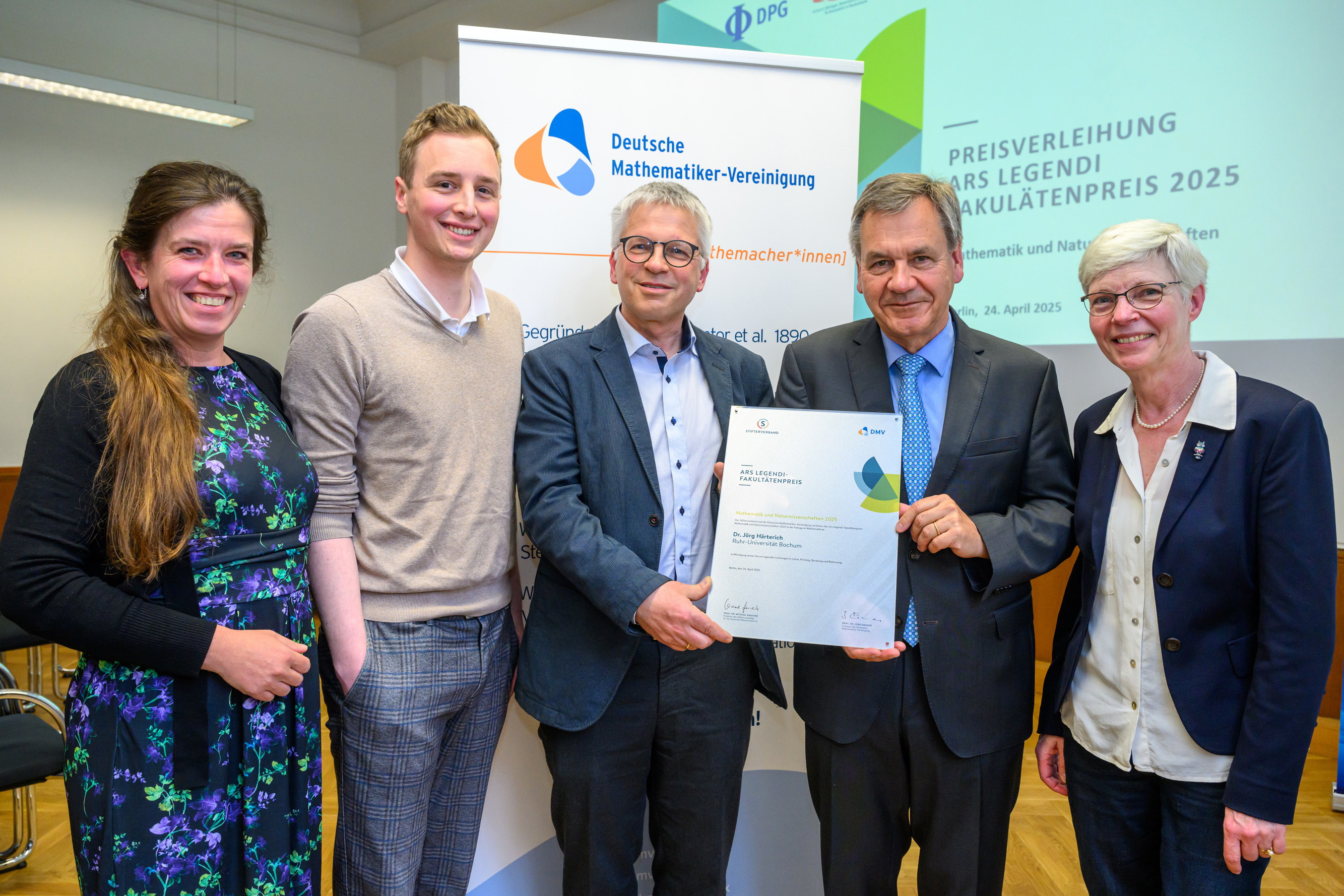 Gruppenbild mit fünf Personen