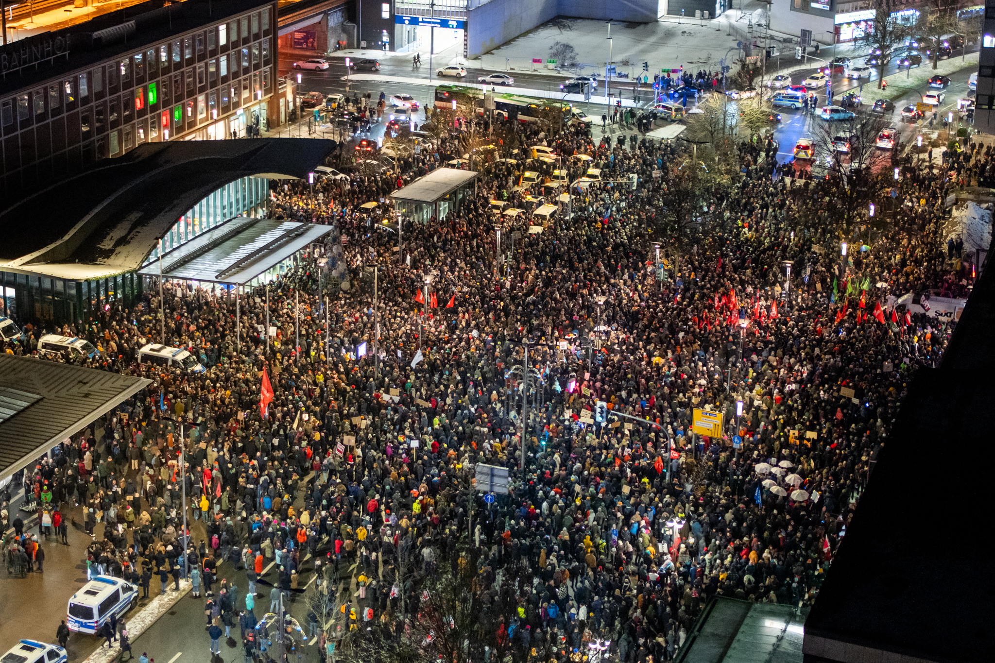  Demonstration gegen rechts vor dem Bochumer Hauptbahnhof