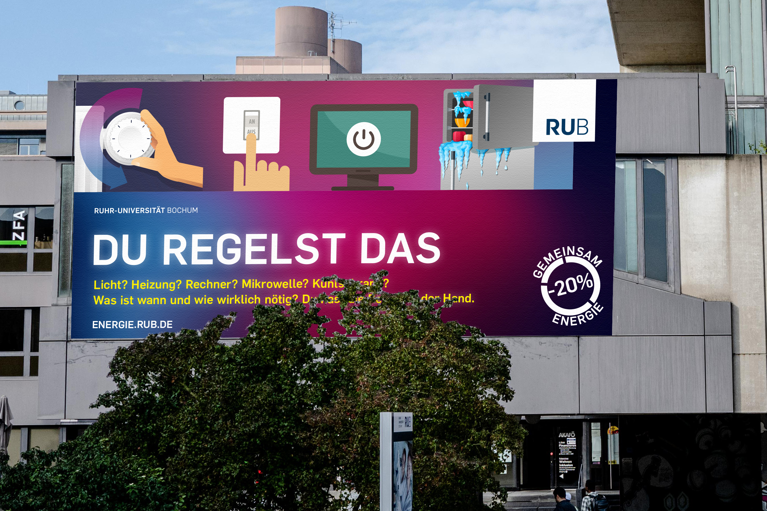 Bildmontage mit großem Banner am Musischen Zentrum der RUB