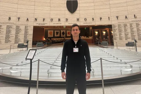 Bild von Studenten vor dem Stanford Hospital