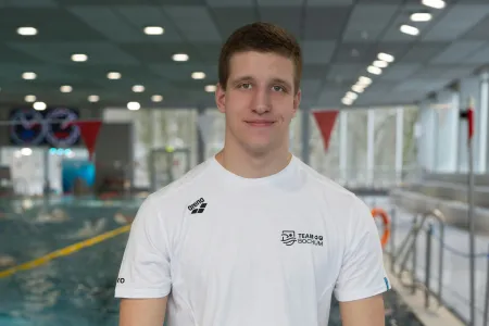 Porträt des Schwimmers und RUB-Studenten Jarno Bäschnitt