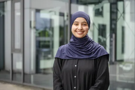 Porträt der französischen Studentin Youssra Zanzoune