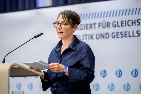 Beate von Miquel am Rednerpult