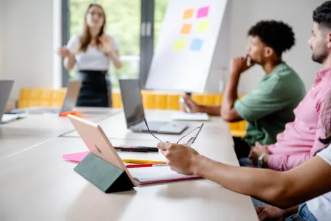 Studierenden in einem Seminar