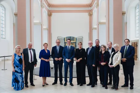 Gruppenbild beim Antrittsbesuch des Bundeskanzlers in NRW