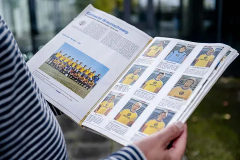 Sammelalbum zur Bundesligasaison 1976/1977