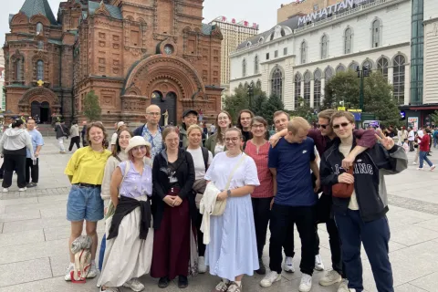 Gruppenbild einer Studierendengruppe