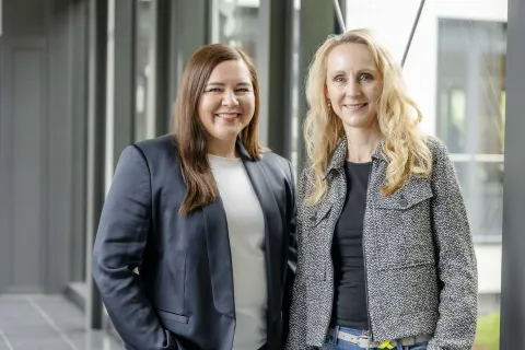 Porträtfoto der beiden Kandidatinnen Wanda Gerdimg (links) und Nadine Müller für das Amt der Gleichstellungsbeauftragten