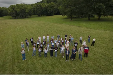 Gruppenbild per Drohne aufgenommen