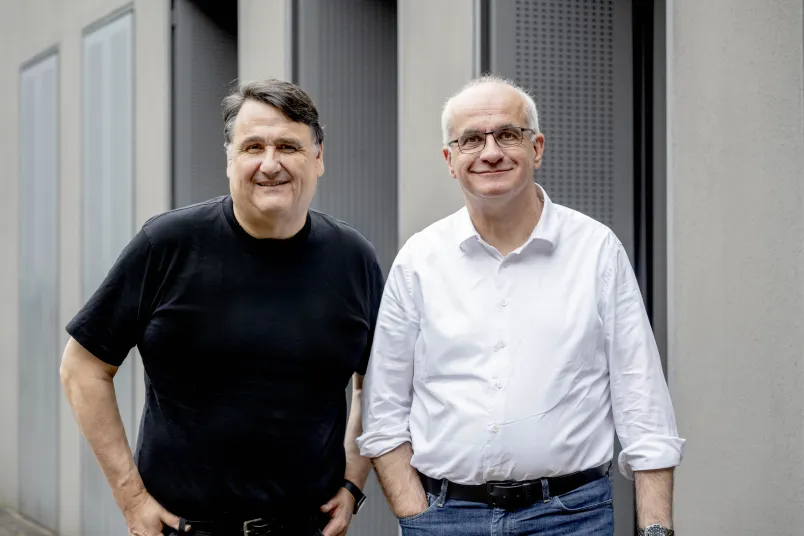 Porträtfoto von Rektor Prof. Dr. Martin Paul, Ruhr-Universität Bochum (links) und Rektor Prof. Dr. Manfred Bayer, TU Dortmund (rechts)