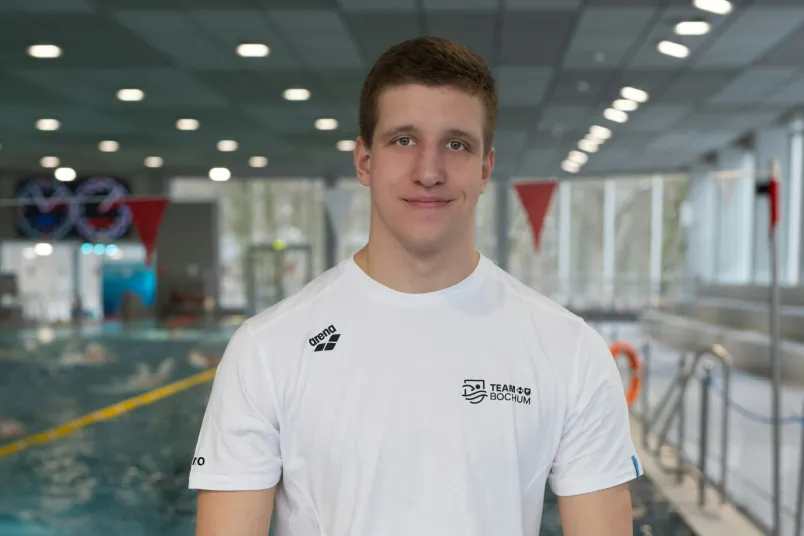 Porträt des Schwimmers und RUB-Studenten Jarno Bäschnitt