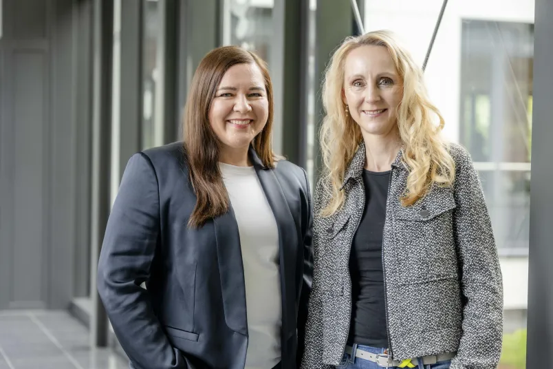 Porträtfoto der beiden Kandidatinnen Wanda Gerdimg (links) und Nadine Müller für das Amt der Gleichstellungsbeauftragten