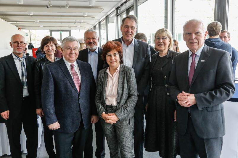 Gruppenbild mit Verantwortlichen von Resolv, Freunden und Förderern