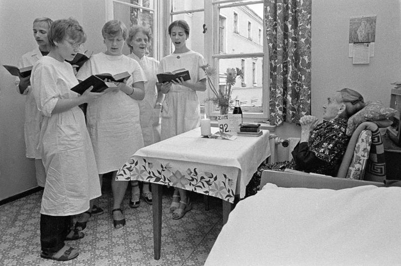 Fotokunst: Geburtstagsständchen in der DDR