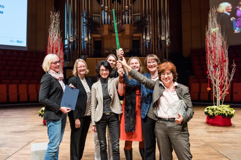 Gruppenbild mit sieben Frauen