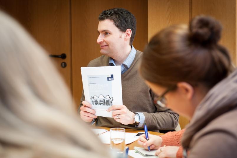 Assistentin des RUB50-Managers protokolliert die Sitzung.