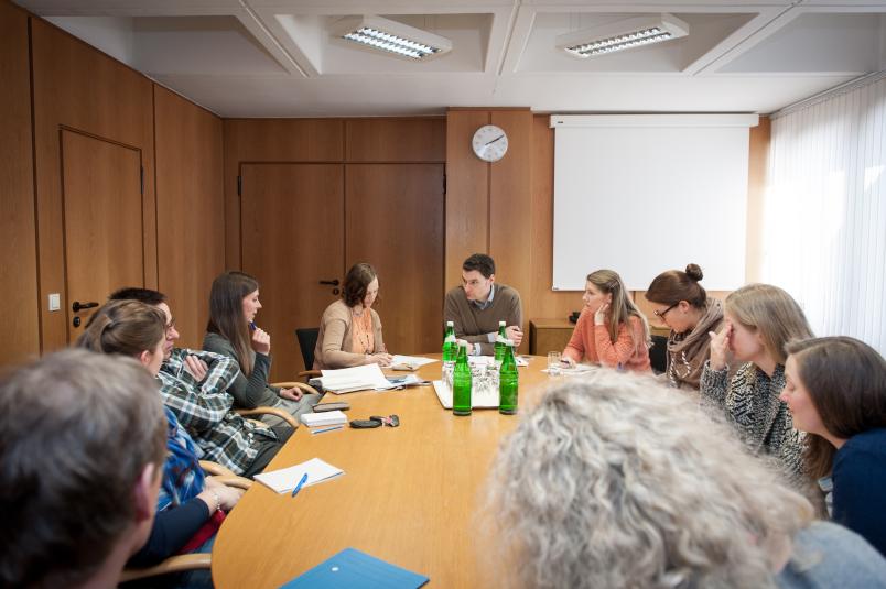 Die Projektgruppe von RUB50 bei ihrer Sitzung.