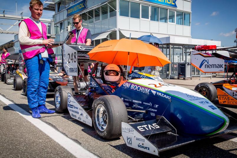 Das Fahrzeug beim Boxenstopp bei der Formula Student Germany