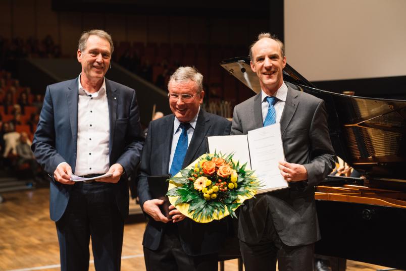 Gruppenbild mit drei Personen