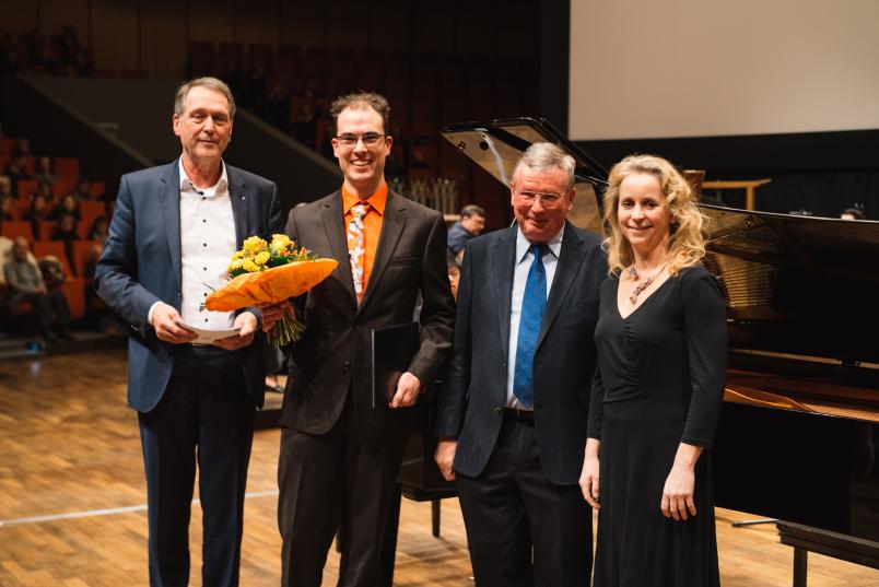 Gruppenbild mit vier Personen