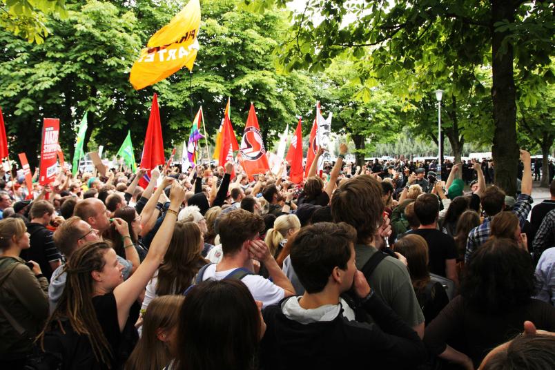 Demonstration mit Hunderten Menschen