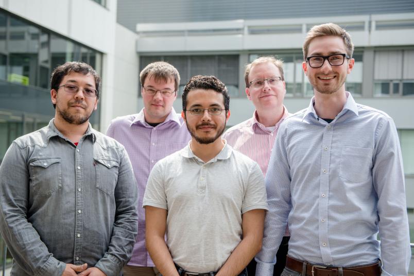 Fünf Ingenieure
