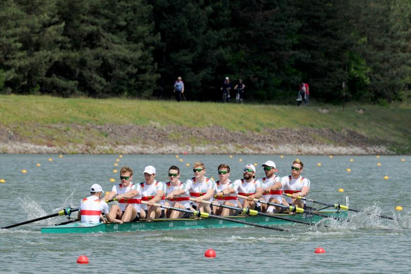 Ruderboot mit acht Männern