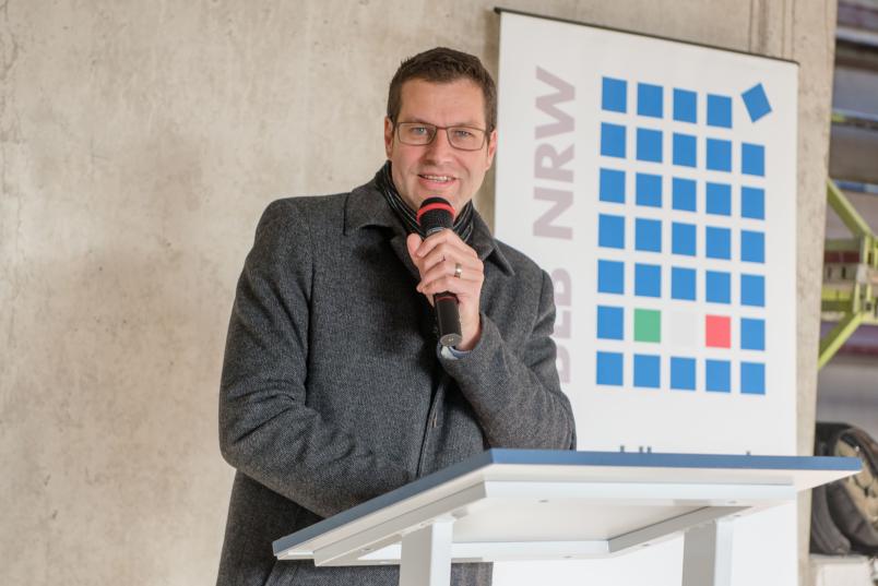 Bochums Oberbürgermeister Thomas Eiskirch geht in seinem Grußwort auf den Strukturwandel ein.