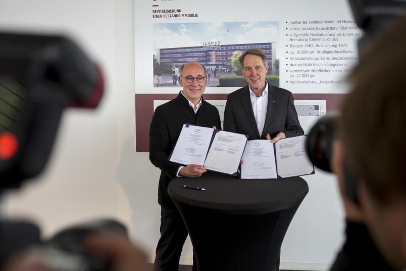 Vertragsunterzeichnung O-Werk