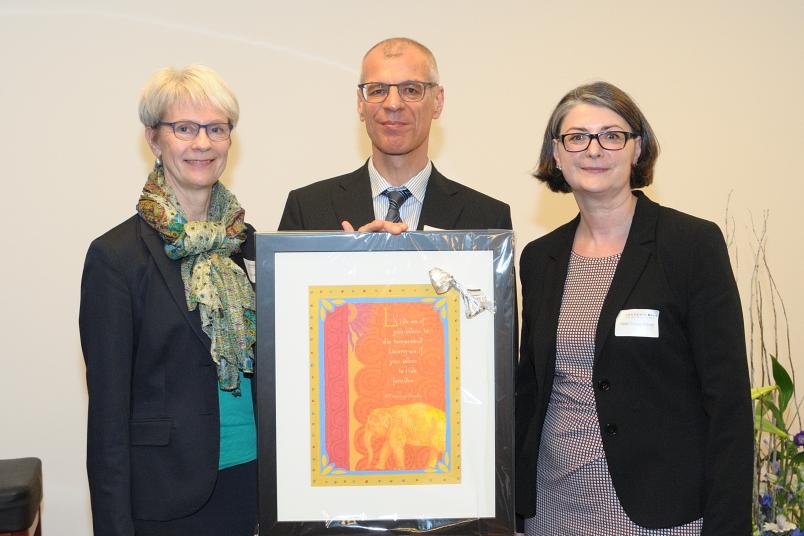 Dr. Christine Bauhofer von der Technischen Universität Hamburg, Michael Rothermel und Heike Gronau-Schmid von der Akademie RUB (von links)
