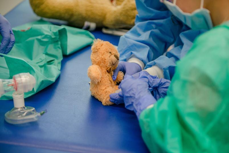 Teddybär im Operationssaal