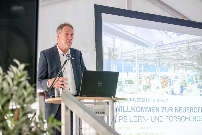 Rektor Axel Schölmerich bei der Eröffnung der Lern- und Forschungsfabrik