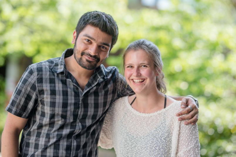 Ein Student und eine Studentin