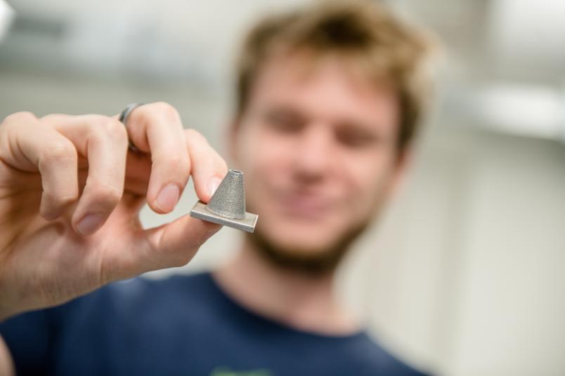 Kleines Metallteil