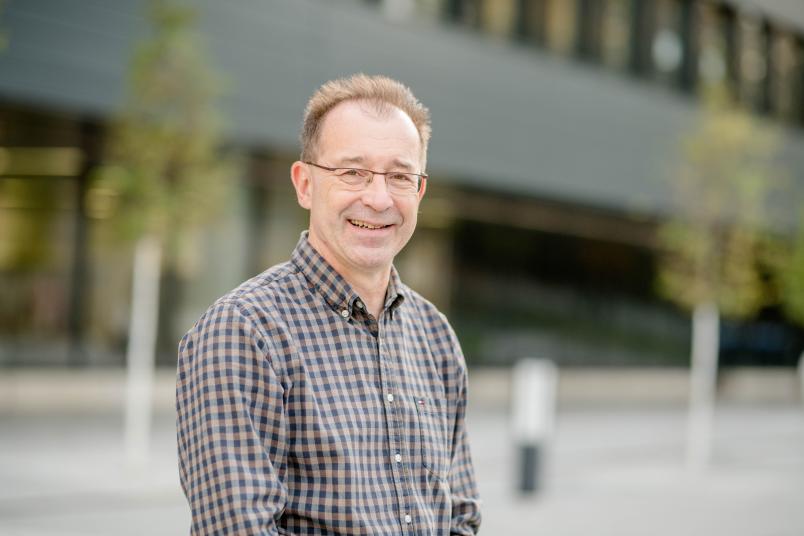 Porträtfoto von Jörg Bogumil