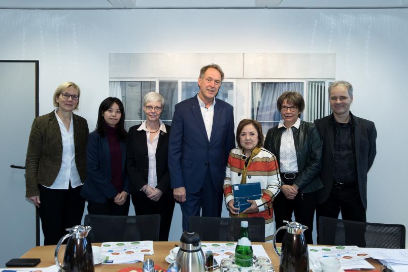 Gruppenbild mit Prof. Dr. Caroline Benton von der Universität Tsukuba