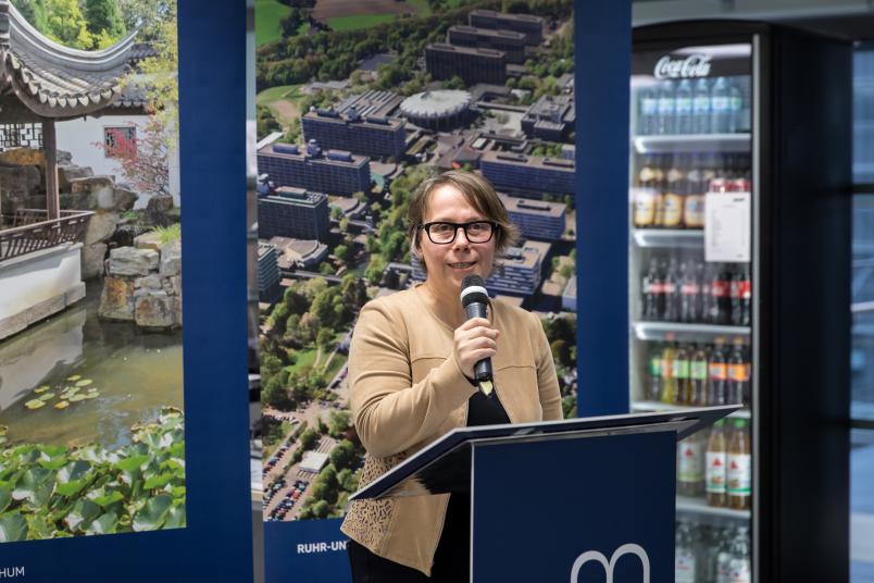 Kanzlerin Dr. Christina Reinhardt bei der Einweihung von IA und IB