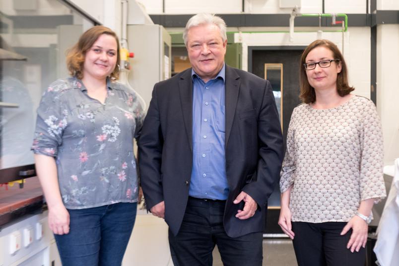 Susanne Wiemann, Prof. Dr. Andreas Faissner und Dr. Jacqueline Reinhard