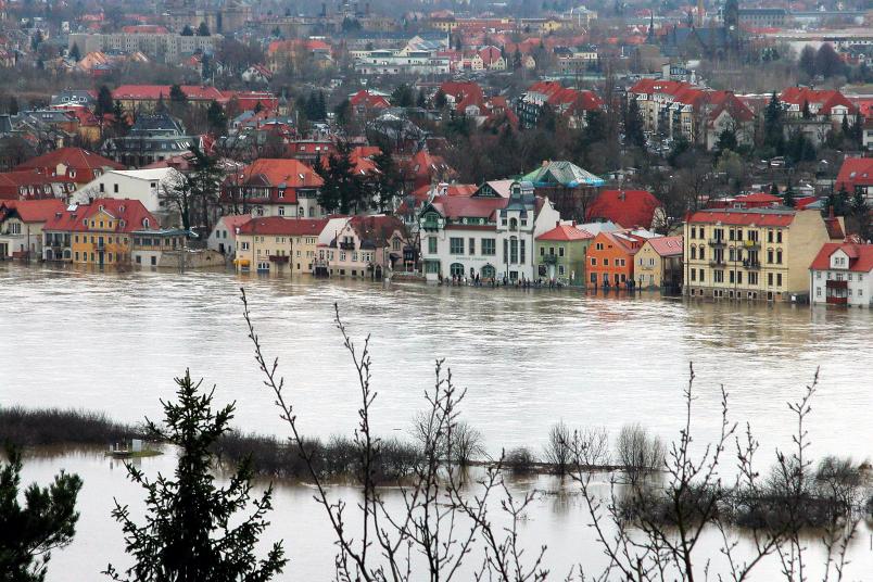 Unter Wasser stehende Häuser