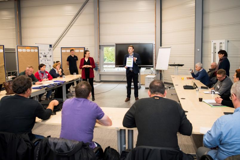 Start ins weiterbildende Studium: Die Teilnehmerinnen und Teilnehmer absolvieren in den Präsenzphasen insgesamt neun Module in Bochum, die jeweils zwei oder drei Tage dauern.