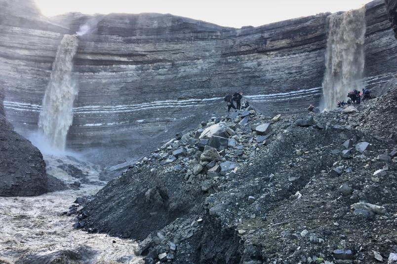 Gletscher mit Wasserfällen